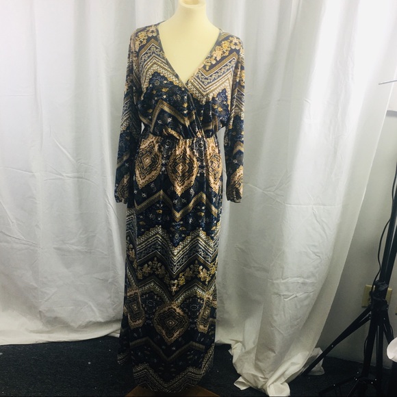 Long Dress with wrap front - Picture 4 of 8